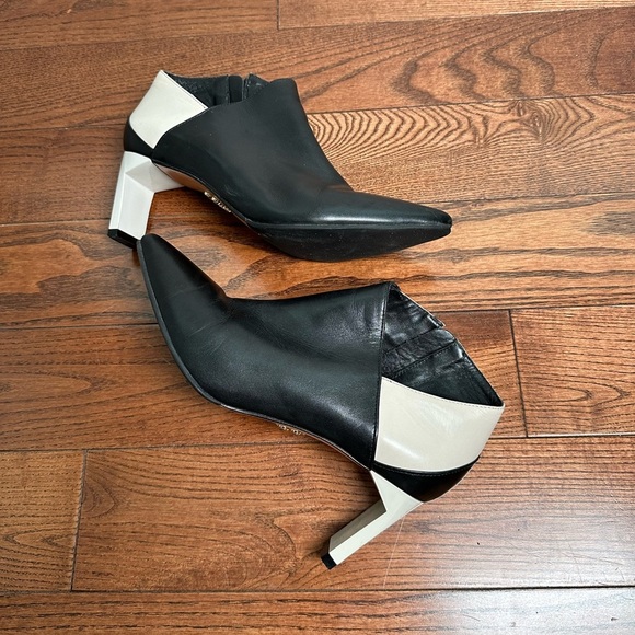 Zvelle Electra Pointed Toe Ankle Booties - Made in Brazil - Picture 10 of 12